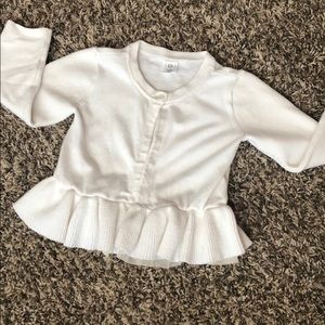 🌟4/$25 GAP 2T cream white sweater w/ ruffle trim